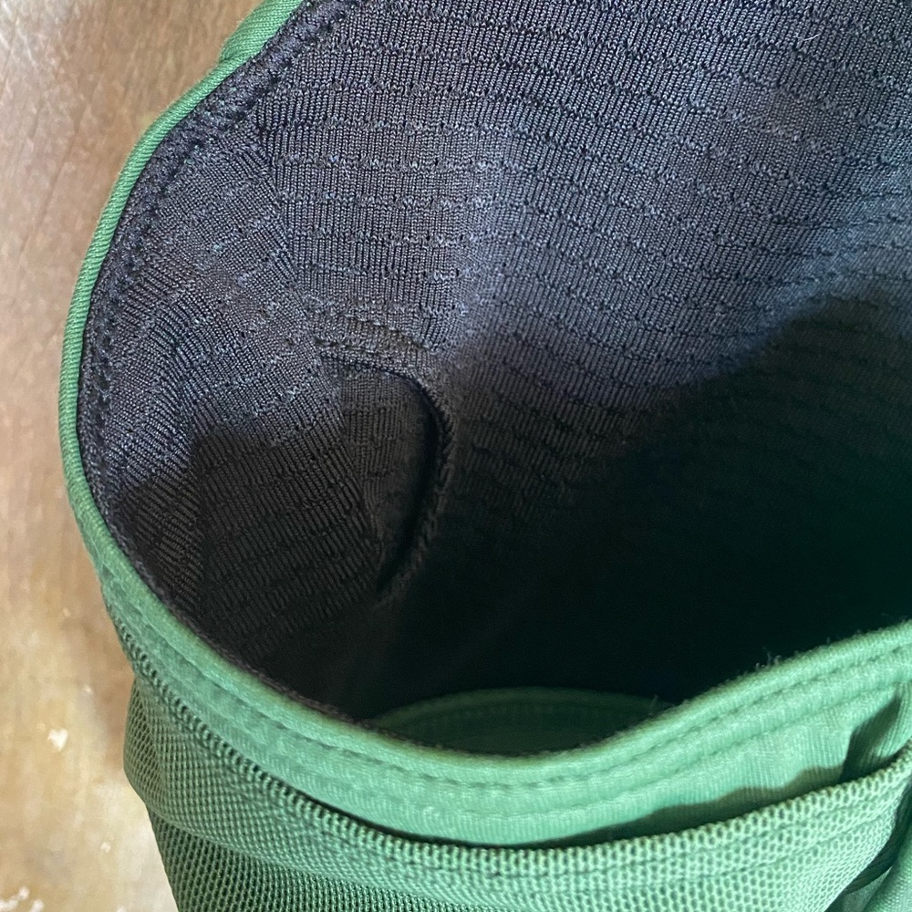 Oiselle ‘Pockito’ Moss Green Sports Bra Wings-Out🪽 - Picture 9 of 12